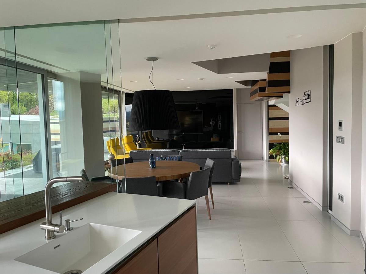 Tres Prismas Exclusive Villa Sarria Buitenkant foto