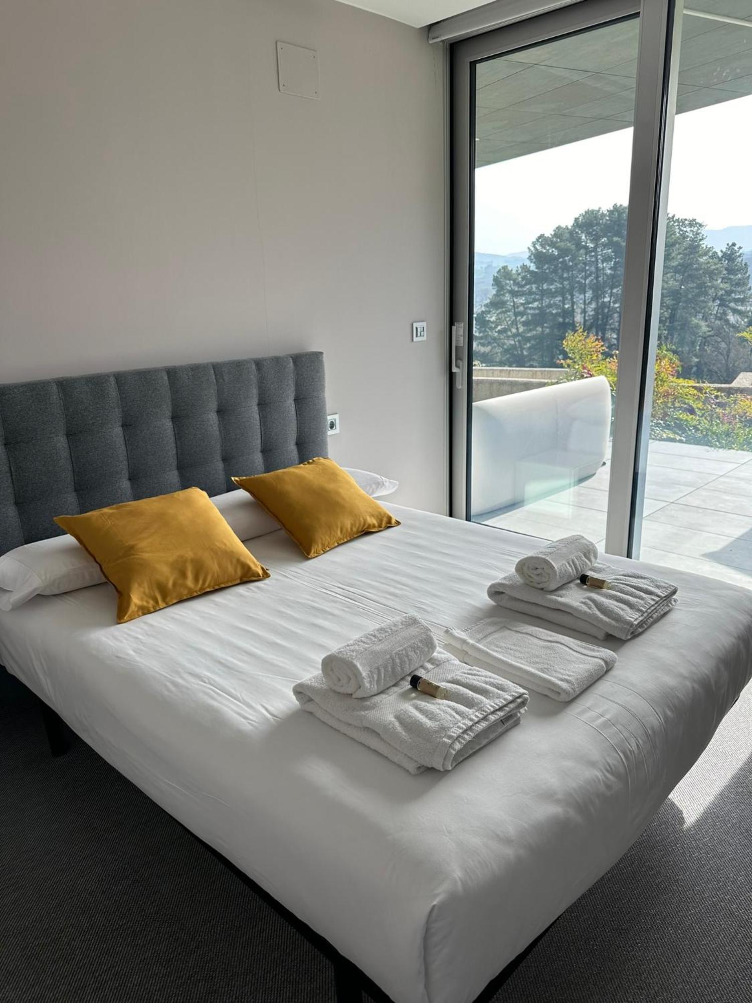 Tres Prismas Exclusive Villa Sarria Buitenkant foto