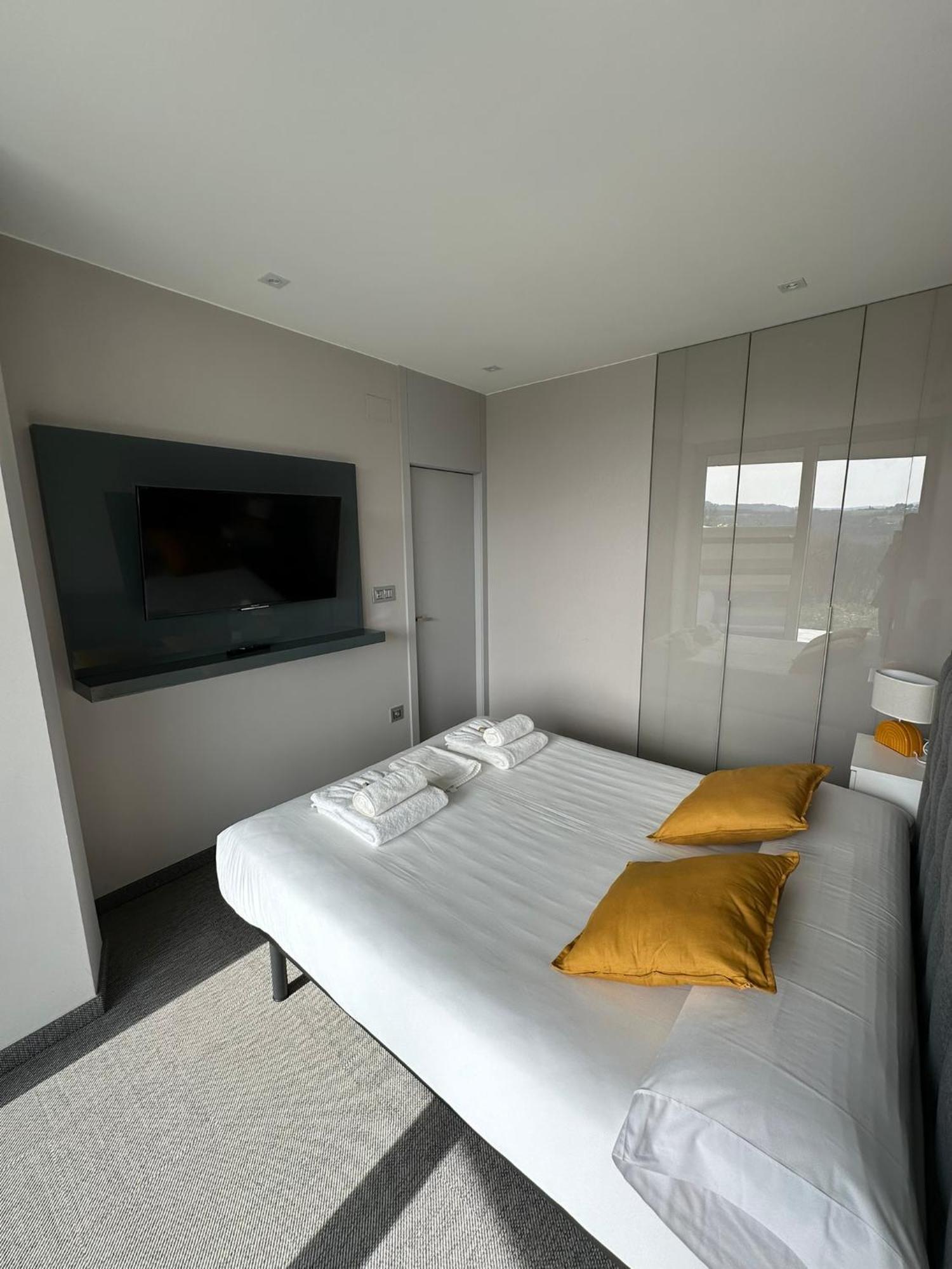 Tres Prismas Exclusive Villa Sarria Buitenkant foto