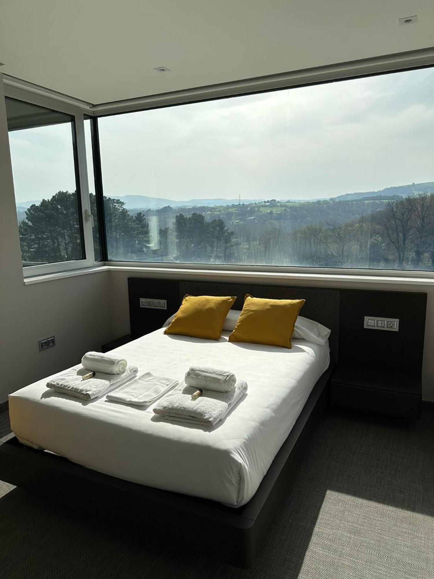 Tres Prismas Exclusive Villa Sarria Buitenkant foto