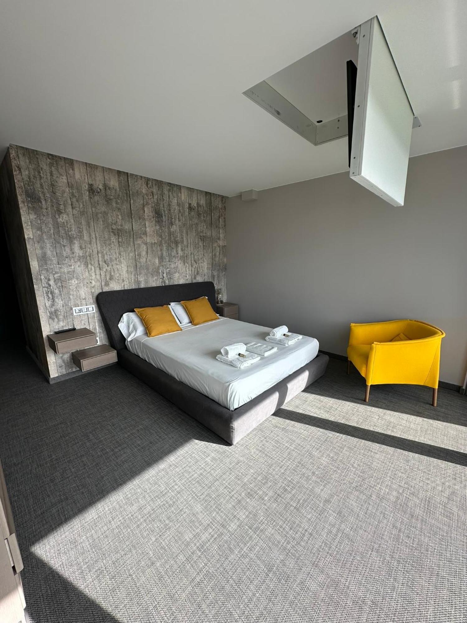 Tres Prismas Exclusive Villa Sarria Buitenkant foto