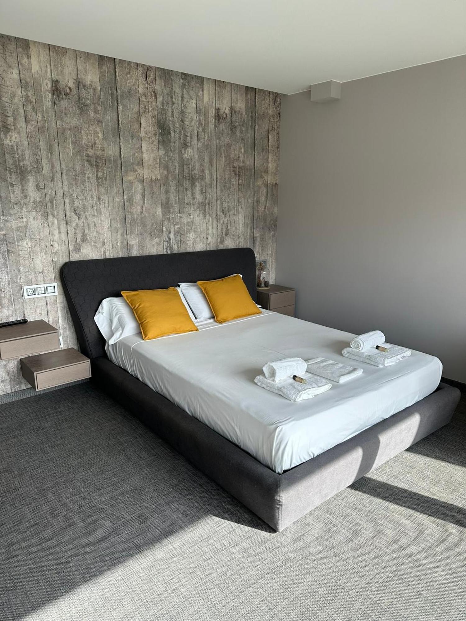 Tres Prismas Exclusive Villa Sarria Buitenkant foto